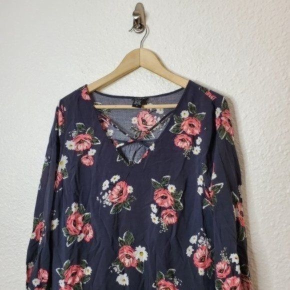 Torrid Floral Print Challis Cross Front Blouse - Picture 8 of 8